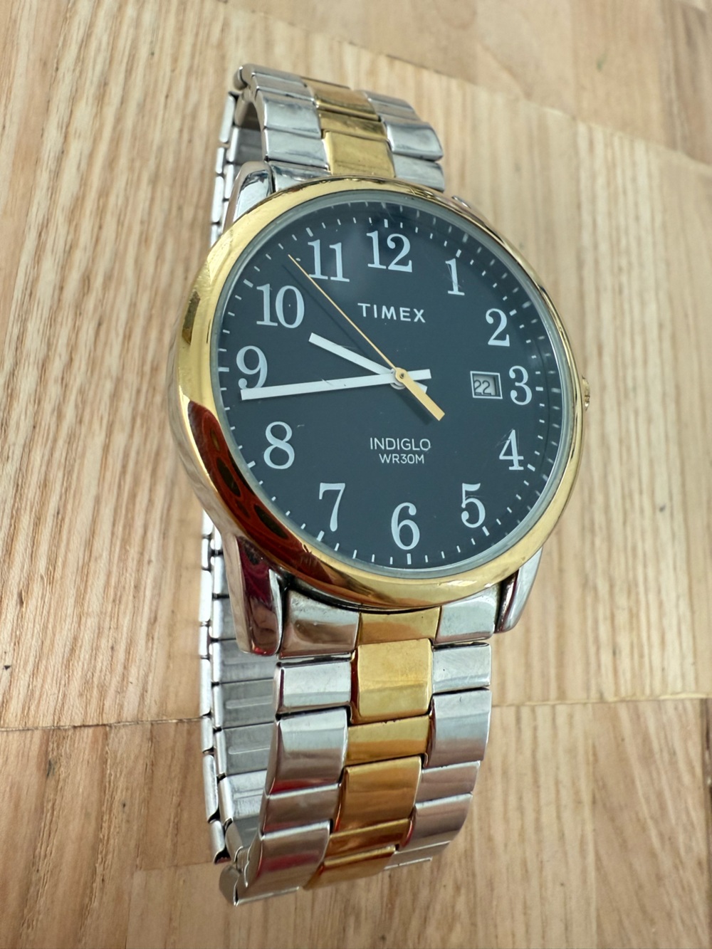 Timex men’s black dial two tone easy read watch NEW BATTERY